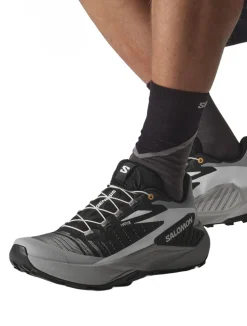 Shoes Genesis Black/alloy/turmeric trail schoen heren